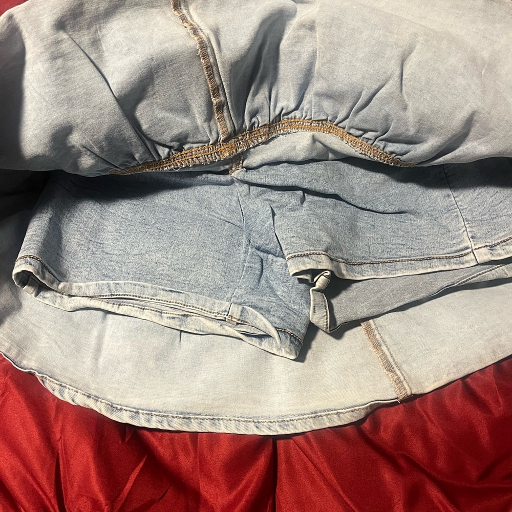 ✨Denim Ruffle Skort✨ - Picture 2 of 3